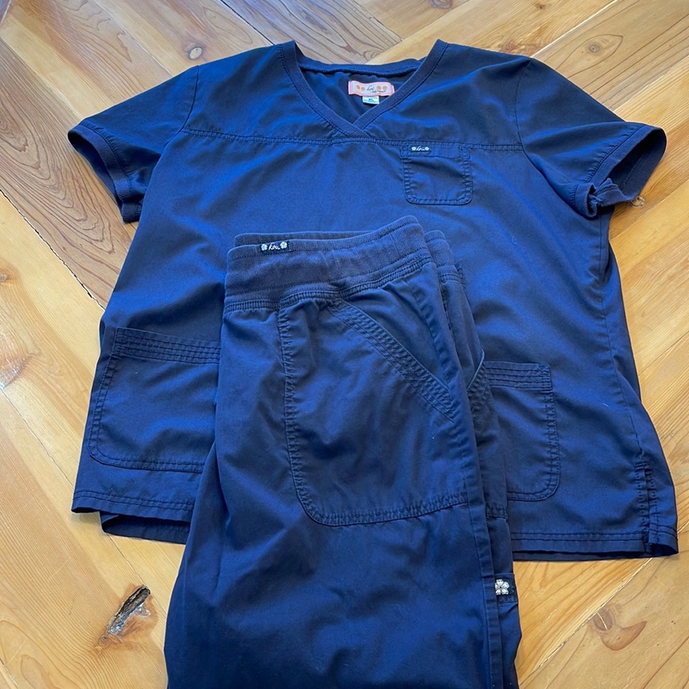 Koi Scrub Set Women's XL Nicole top and XL Petite Morgan pant.